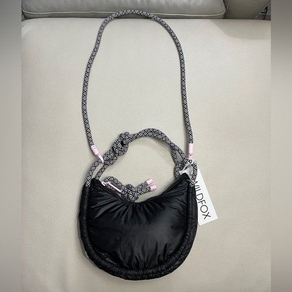 NWT - Wildfox Women’s 2 in 1 Crossbody/Shoulder Bag - Picture 3 of 9